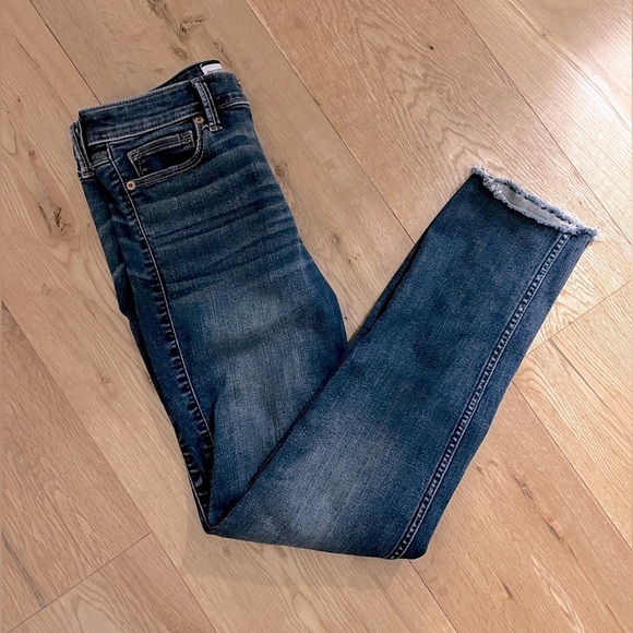 Abercrombie & Fitch straight leg mid rise fringe stretch jean size 4 short - Picture 1 of 5